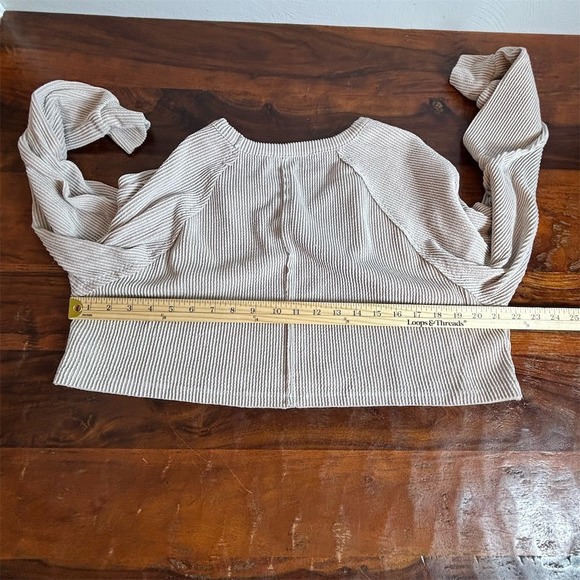 Altar'd State Top Womens XS Beige Ribbed Knit Cropped V-Neck Long Sleeve - Picture 6 of 6
